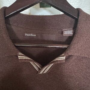 Perry Ellis Men's V-Neck Sweater in Rich Brown